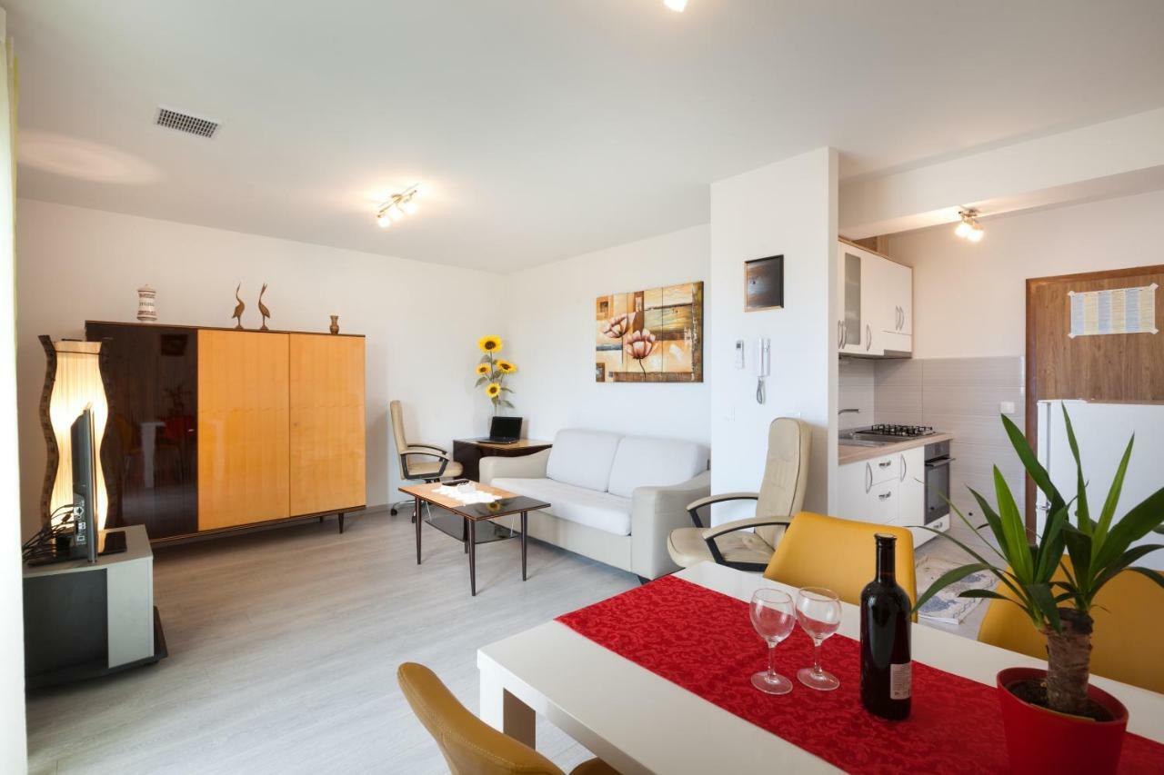 Apartments Turtle Gardens Makarska Esterno foto